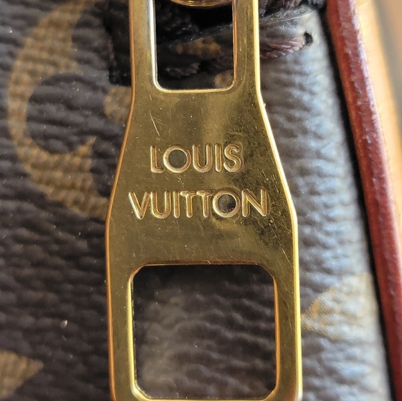 AUTH LOUIS VUITTON MONOGRAM CANVAS MARAIS MM BAG - Picture 9 of 12